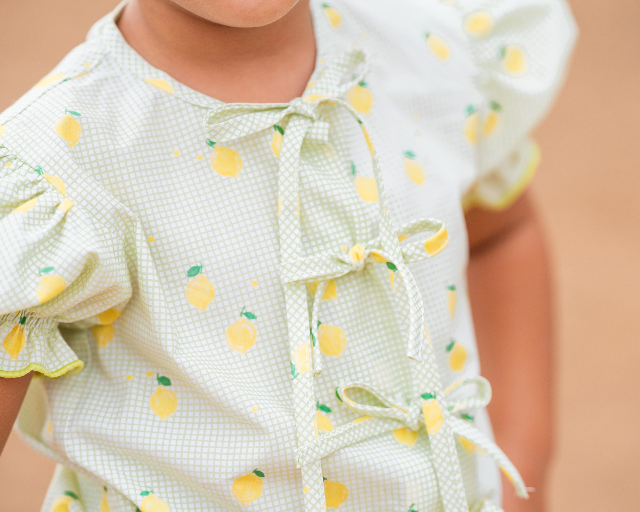 detallecamisalimonniña