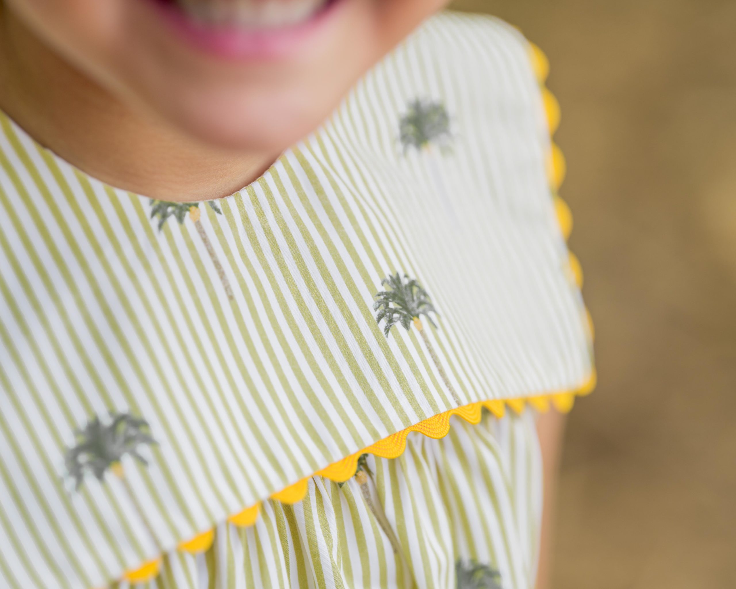 detallecuellovestidoluz